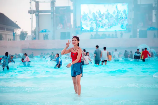 wavepool-01